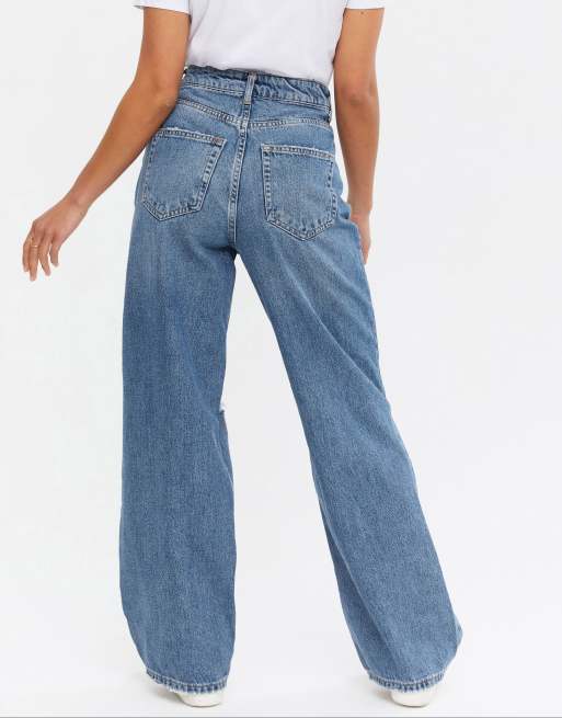 New Look Petite wide leg dad jeans with ripped knees in mid blue, 2 of 4