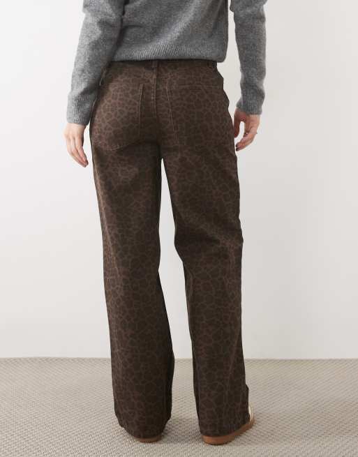 New Look Petite wide leg jeans in brown leopard, 4 of 5