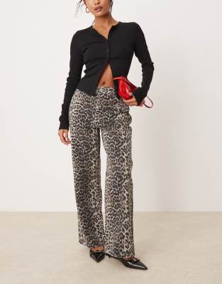 New Look Petite New Look Petite wide leg jeans in leopard print-Brown