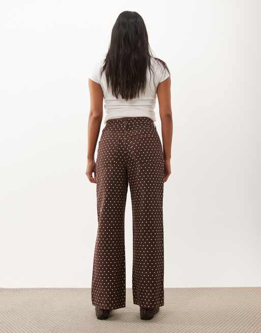 New Look Petite Wide-Leg-Jeans mit braunem Punktemuster, 2 von 5