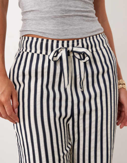 New Look Petite wide leg stripe trousers in blue, 3 of 5