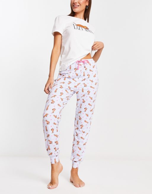 New Look - Pigiama con T-Shirt e joggers bianco con stampa di cani e scritta 