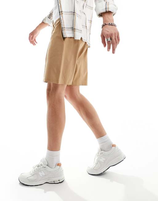 New Look - Piqué short met platgestikte plooitjes in middenbruin 