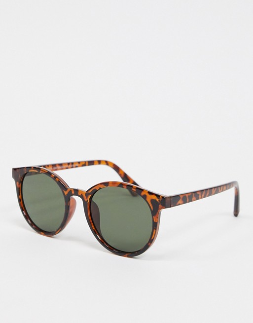 New Look plastic round sunglasses in brown