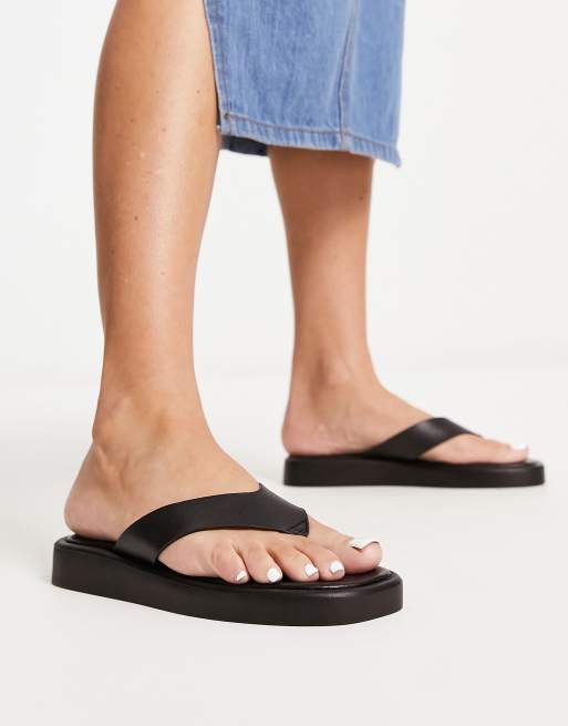 New look black store flip flops