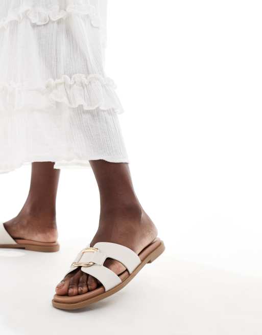New Look - Platte sandalen met gesp aan de voorkant in gebroken wit, 4 van 4