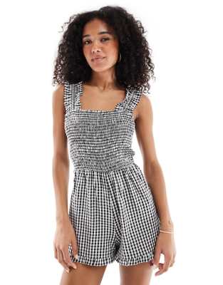 New Look - Playsuit in Schwarz mit Vichy-Karo und Riemchenträgern
