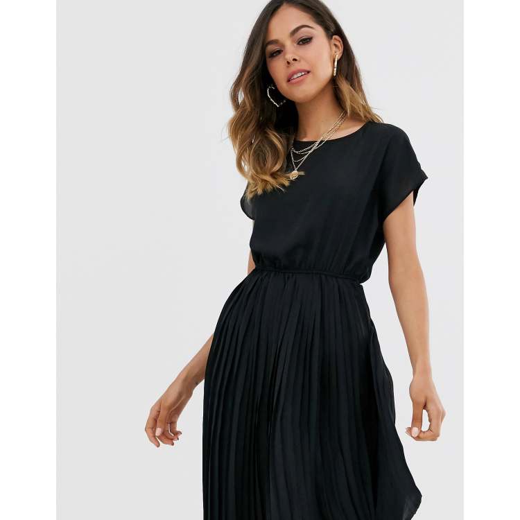 New look best sale black pleated dress