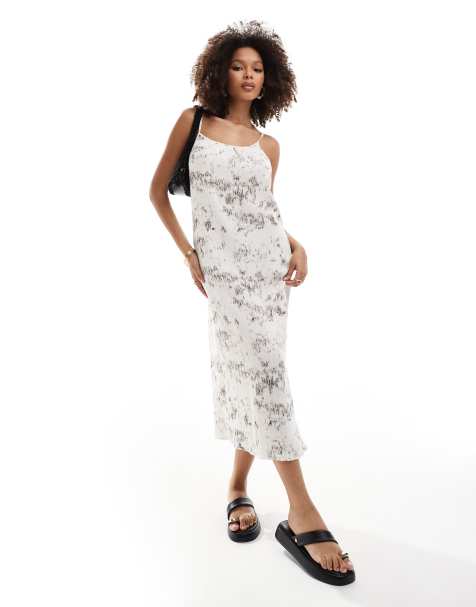 New Look - Plissé midi jurk met bandjes in wit met print - view 1