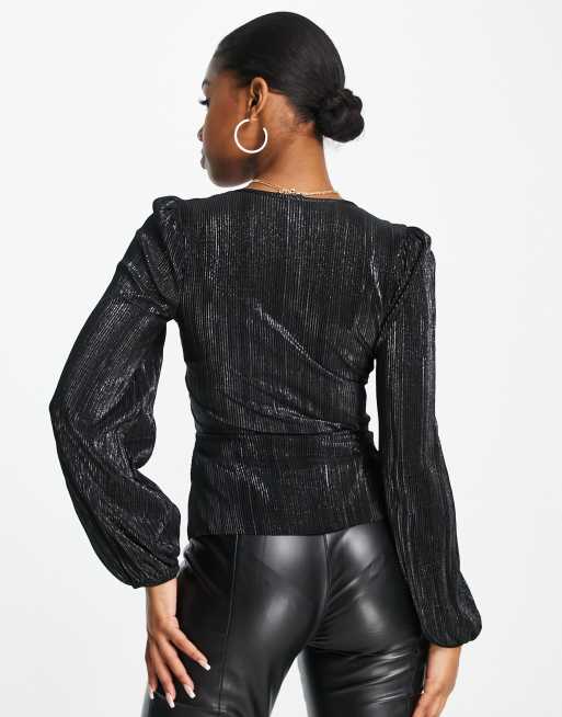 https://images.asos-media.com/products/new-look-plisse-v-neck-going-out-top-in-black/204019209-2?$n_640w$&wid=513&fit=constrain