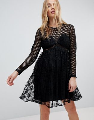 New Look – Plisserad klänning i nätspets-Svart