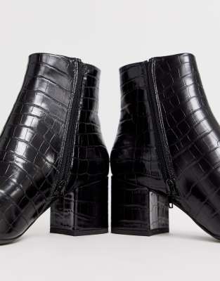 croc pointed boots