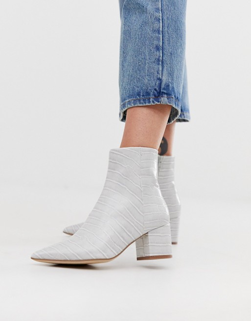 New Look pointed block heeled boots in mid grey croc | ASOS