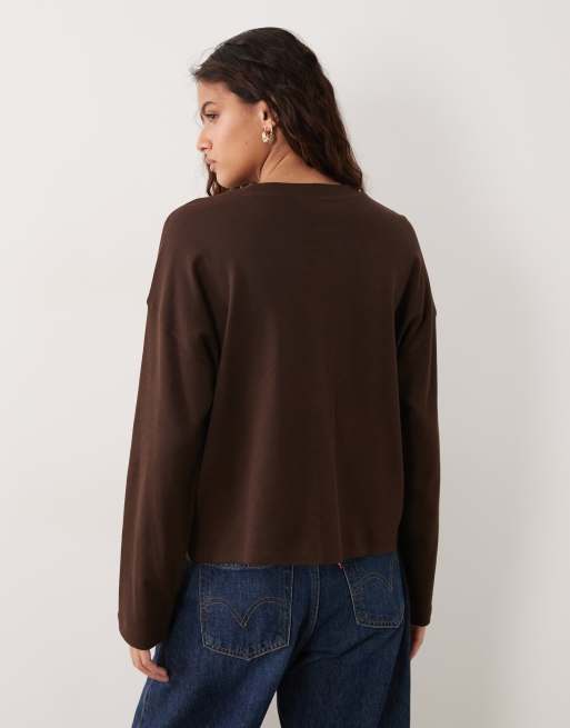 New Look Premium long sleeve oversized tee in dark brown, 4 of 4