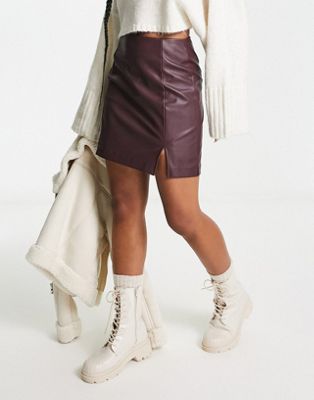 New Look faux leather mini skirt with slit in burgundy
