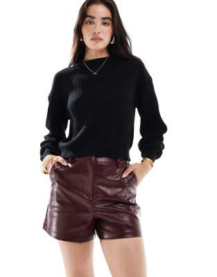 New Look New Look PU tailored short in burgundy