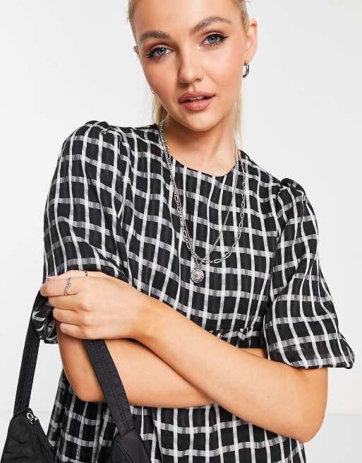 New Look puff sleeve smock mini dress in black check, 3 of 4