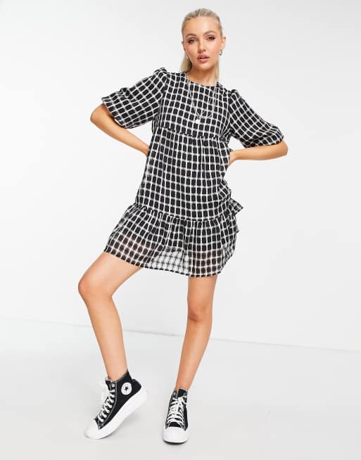 New Look puff sleeve smock mini dress in black check, 4 of 4