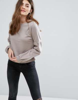 sweatshirt with puffy sleeves