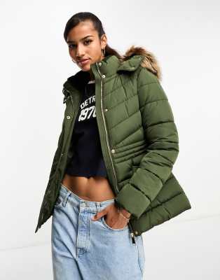 New Look - Puffer-Jacke in Khaki mit Kunstpelz-Kapuze-Grün