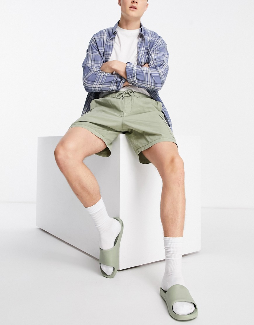 New Look pull on cargo shorts in khaki-Green