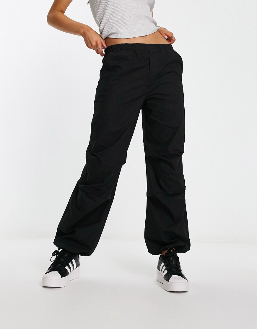 New Look pull on parachute trousers in black