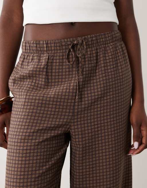 New Look pull on wide leg trouser in brown check, 3 of 5