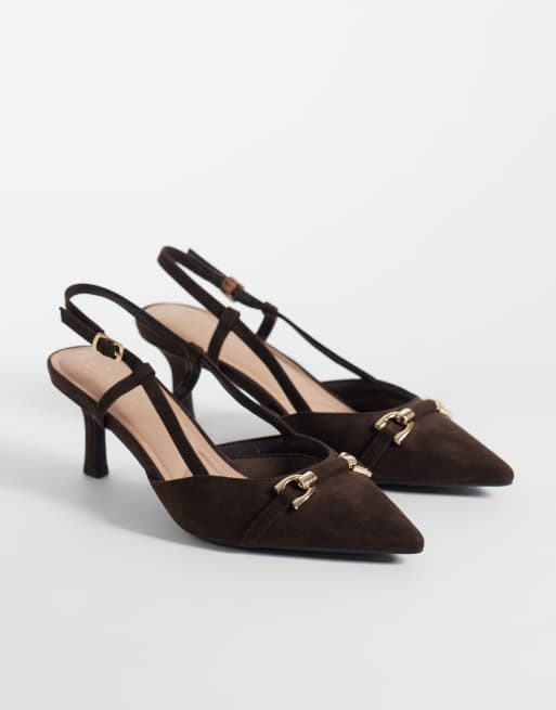 New Look pumps med slingback, spänne och mockaimitation i brunt, 2 av 4