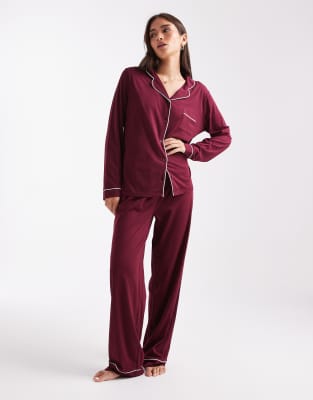 New Look - Pyjama in Burgunderrot mit Reverskragen