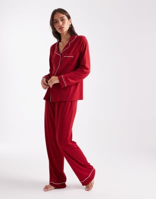 New Look - Pyjama in Rot mit Reverskragen