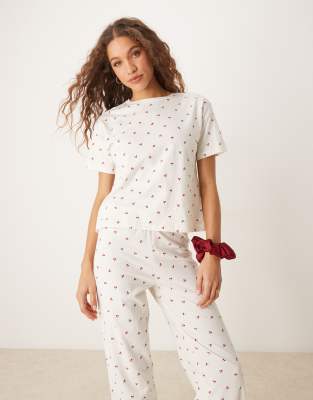 New Look - Pyjama in Weiß mit Kirschprint und weitem Beinschnitt