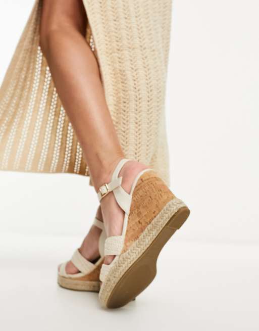 New Look raffia wedges in off white