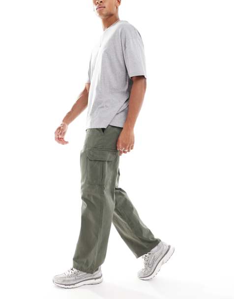 New Look relaxed cargos in dark khaki - view 1