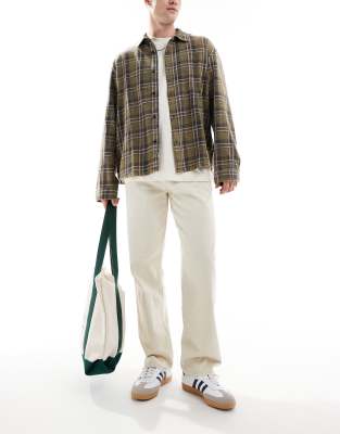 New Look relaxed jeans in ecru-White