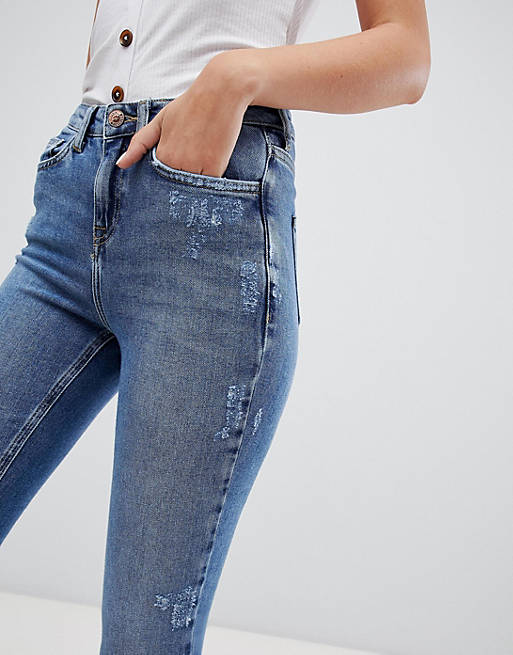 New jeans new jeans speed. Нью джинсы. Нью джинс в джинсах. Мягкие джинсы. Джинсы женские Нью лук.