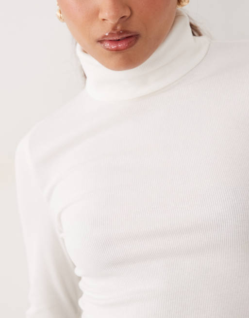 New Look ribbed roll neck long sleeve top in cream, 3 of 4
