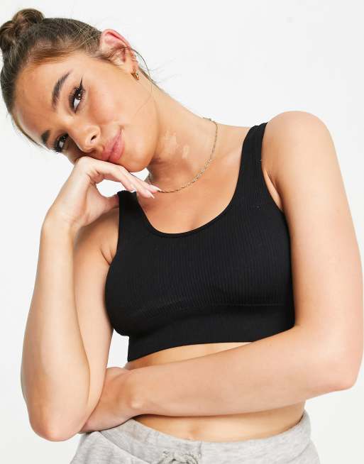 New Look - Ribstrikket sømløs bralette i sort