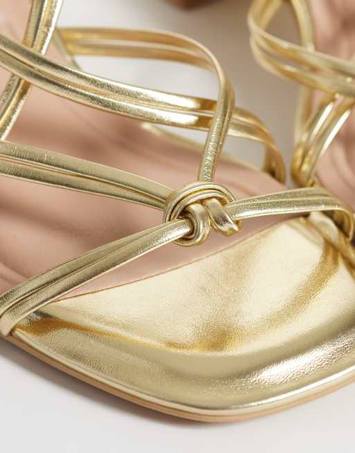 New Look – Riemchen-Sandaletten aus Kunstleder in Gold mit Blockabsatz, 2 von 4