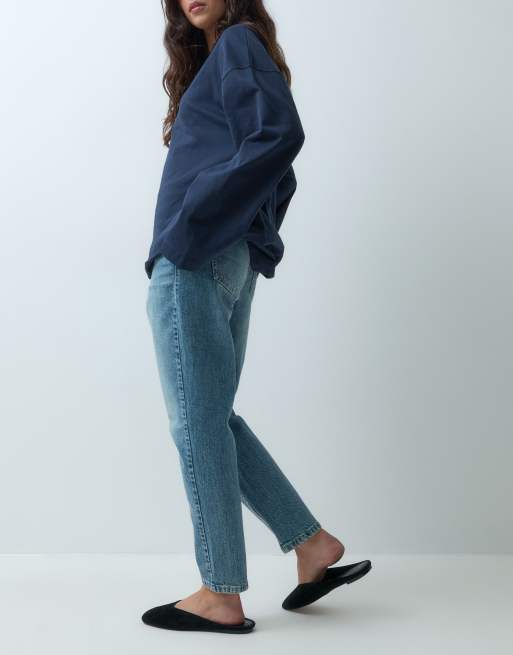 New Look ripped mom jean in tinted blue wash, 2 of 5