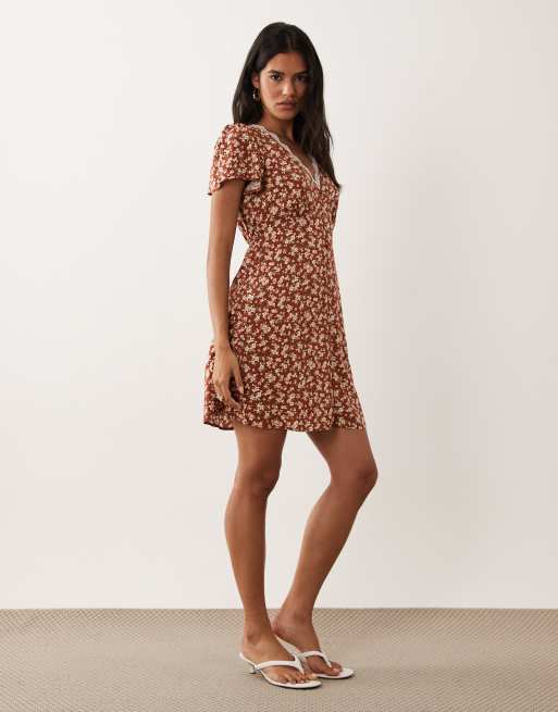 New Look - Robe courte à fleurs avec bordure en dentelle - Marron, 4 de 4
