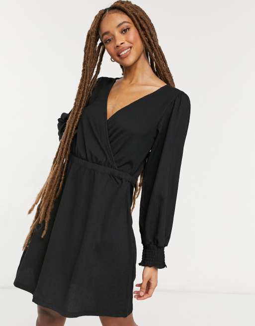 New Look - Robe courte froncée à volants aux poignets - Noir