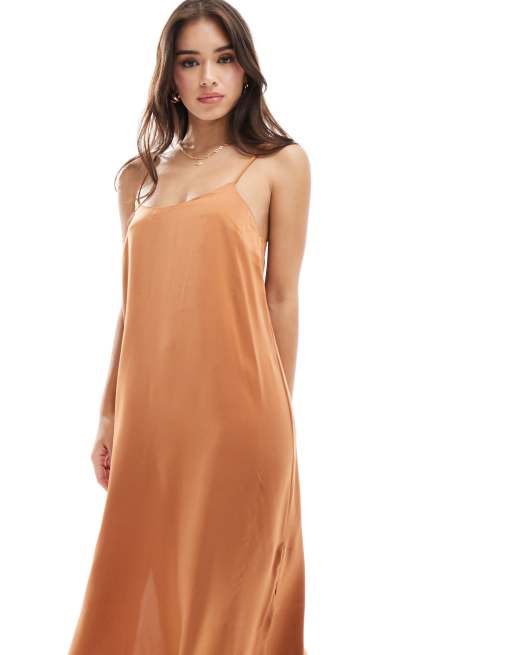New Look - Robe mi-longue à bretelles en satin uni - Rouille