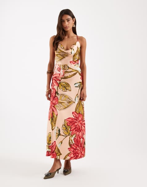 New Look - Robe mi-longue en satin imprimé fleuri avec col bénitier - Corail pâle - view 1
