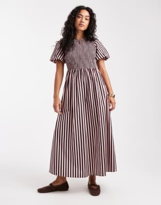 New Look - Robe mi-longue froncée à rayures - Rose