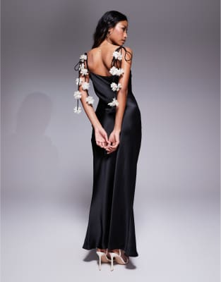 New Look - Robe nuisette en satin avec bretelles nouées ornées de grosses fleurs - Noir