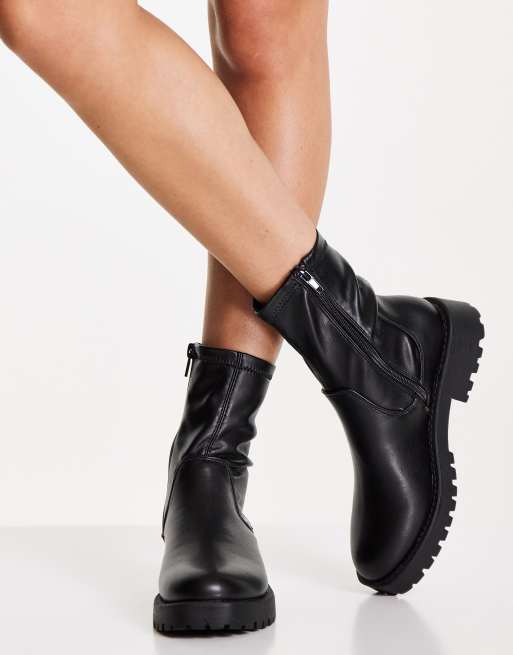 New Look Robuste flache Ankle Boots in Schwarz mit hohem Schaft