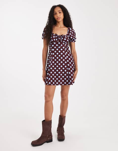 New Look – Röd, vitprickig, krinklad miniklänning i milkmaid-stil - view 1