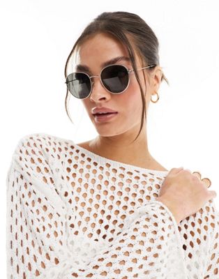 New Look round sunglasses in gold | ASOS