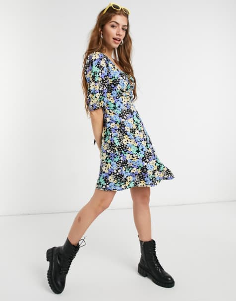 New Look ruched bust mini tea dress in black ditsy floral - view 1