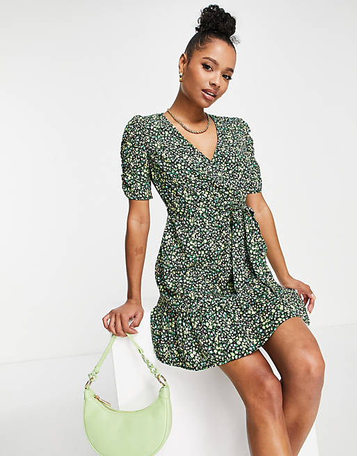 New Look ruched sleeve wrap mini dress in green floral | ASOS
